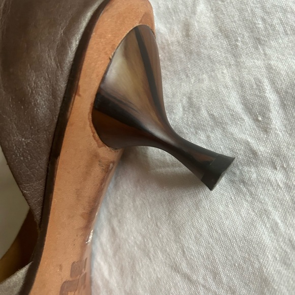 Cydwoq Vintage heels. Artisan handmade bronze soft leather. - Picture 3 of 5